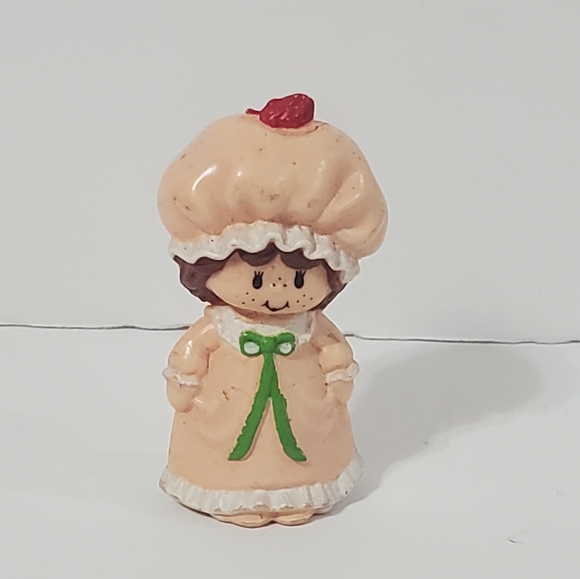 American Greetings Other - Vintage Strawberry Shortcake Miniature PVC Figure